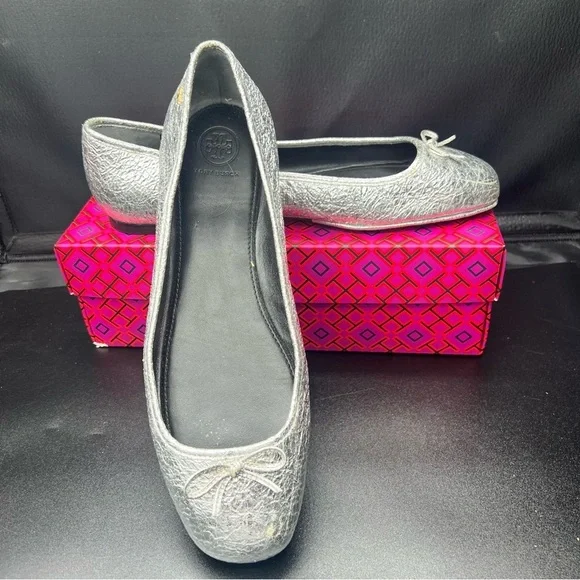 Tory Burch Laila driver  Silver Ballet Flats - Picture 2 of 15